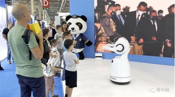 �ھŽ���ʹ�Ӧ������չ���ŵ���У���Զչ̨����ע����Ƶ��