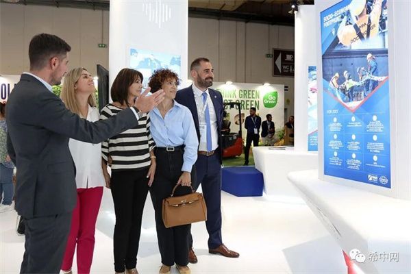 �ھŽ���ʹ�Ӧ������չ���ŵ���У���Զչ̨����ע����Ƶ��