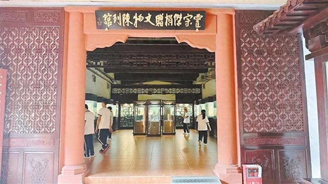 霍宗杰捐赠的文物展现海外侨胞的赤子之心 图1