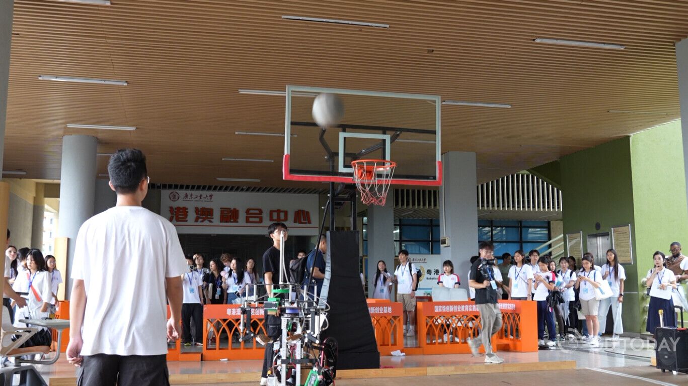 U.S._college_students_probe_smart_climate_actions_in_Guangzhou