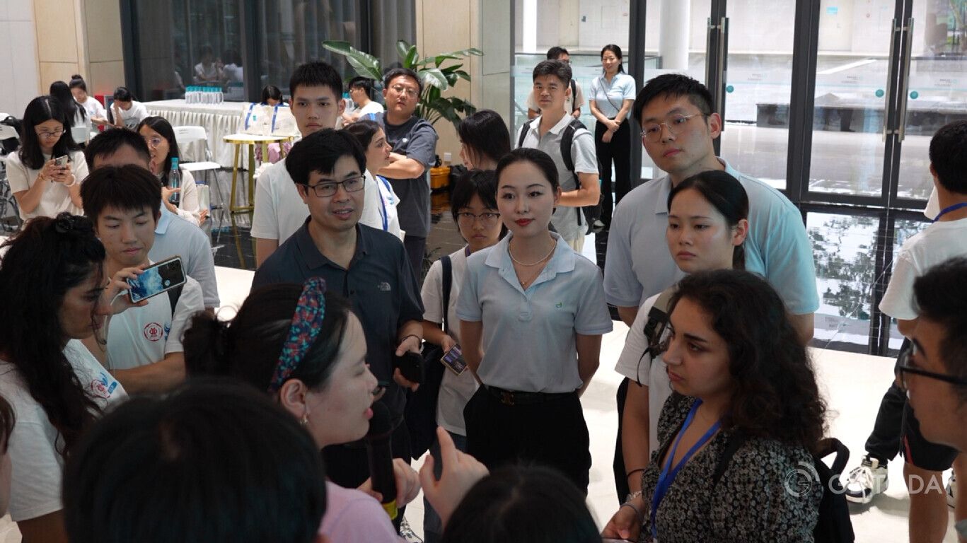 U.S._college_students_probe_smart_climate_actions_in_Guangzhou